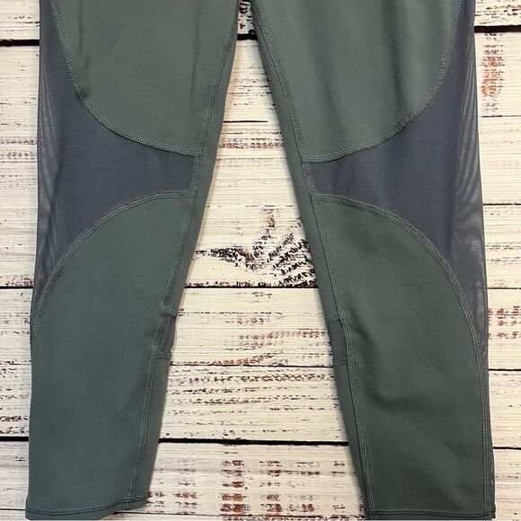 Alo Yoga Coast Capri Leggings Mesh Gray Women’s Small Cropped Athleticwear - Picture 4 of 13